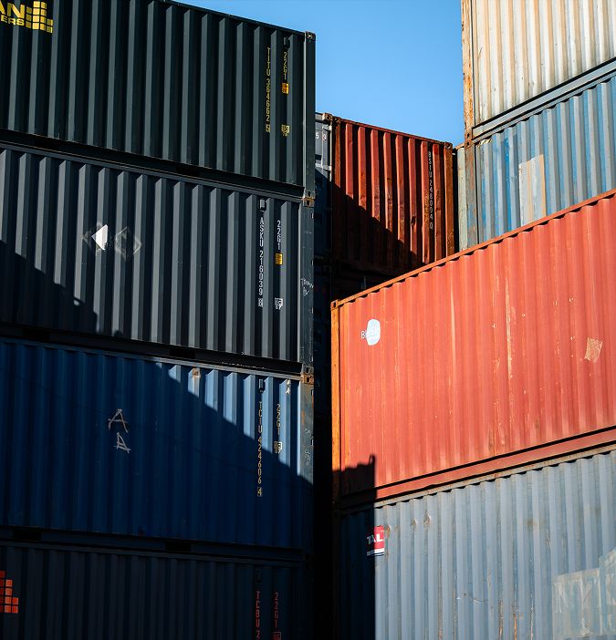 High-capacity storage yard for machinery and vehicle parking